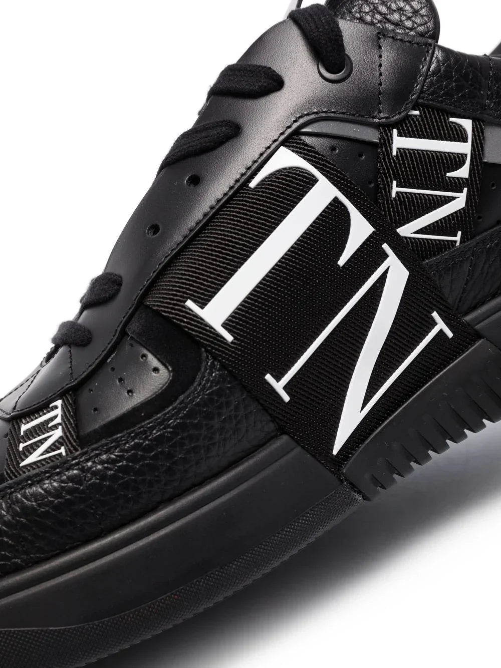 Valentino Garavani VL7N Black