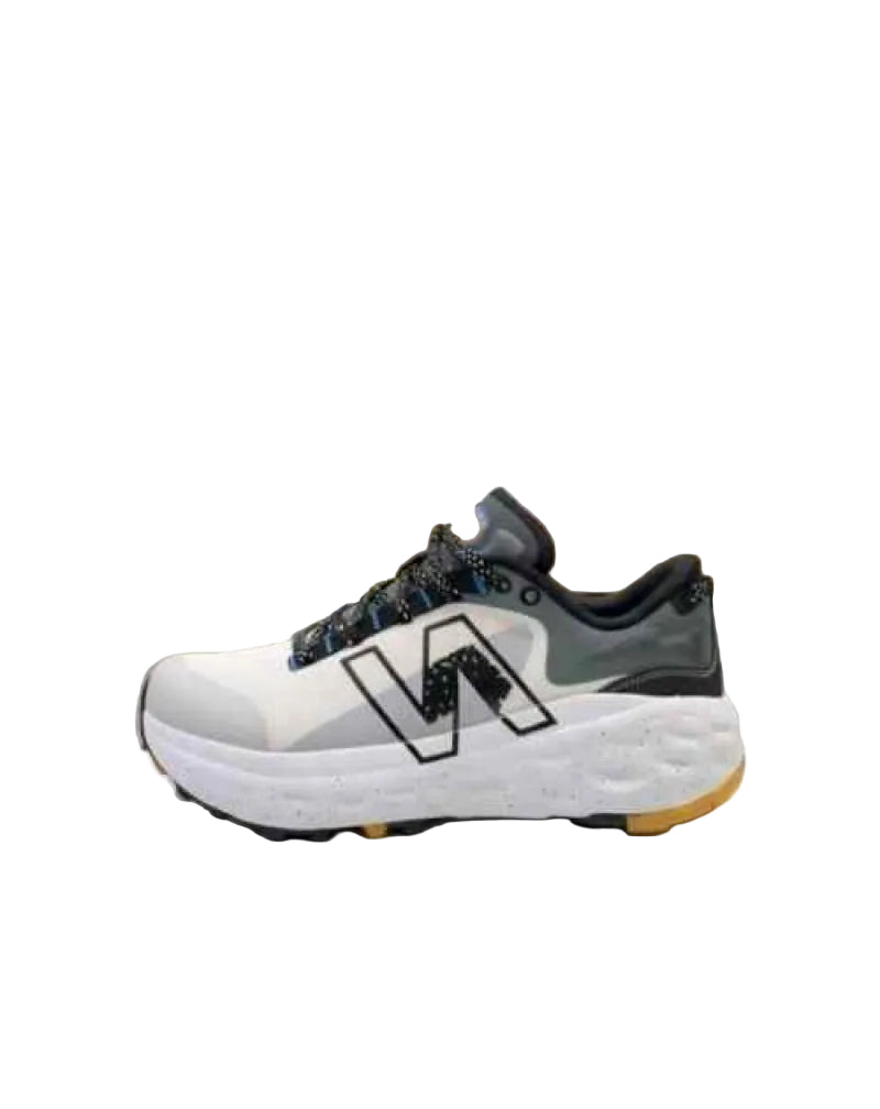 New Balanc e Fresh Foam X More Trail v2 White Grey
