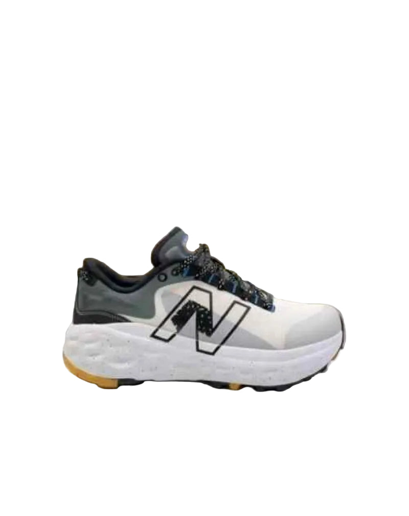 New Balanc e Fresh Foam X More Trail v2 White Grey