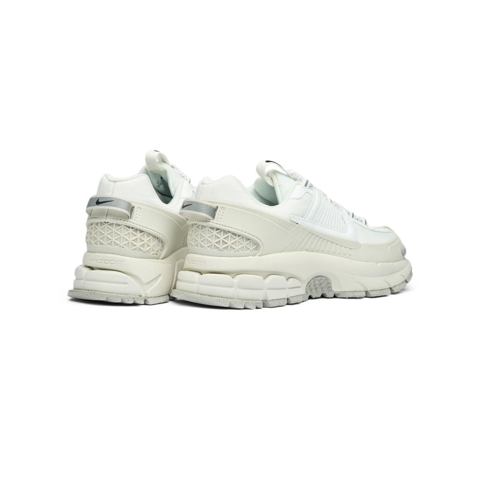 Nikee Zoom Vomero Roam 139