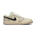 Nikee jordan 1low se sanddrift glacier blue