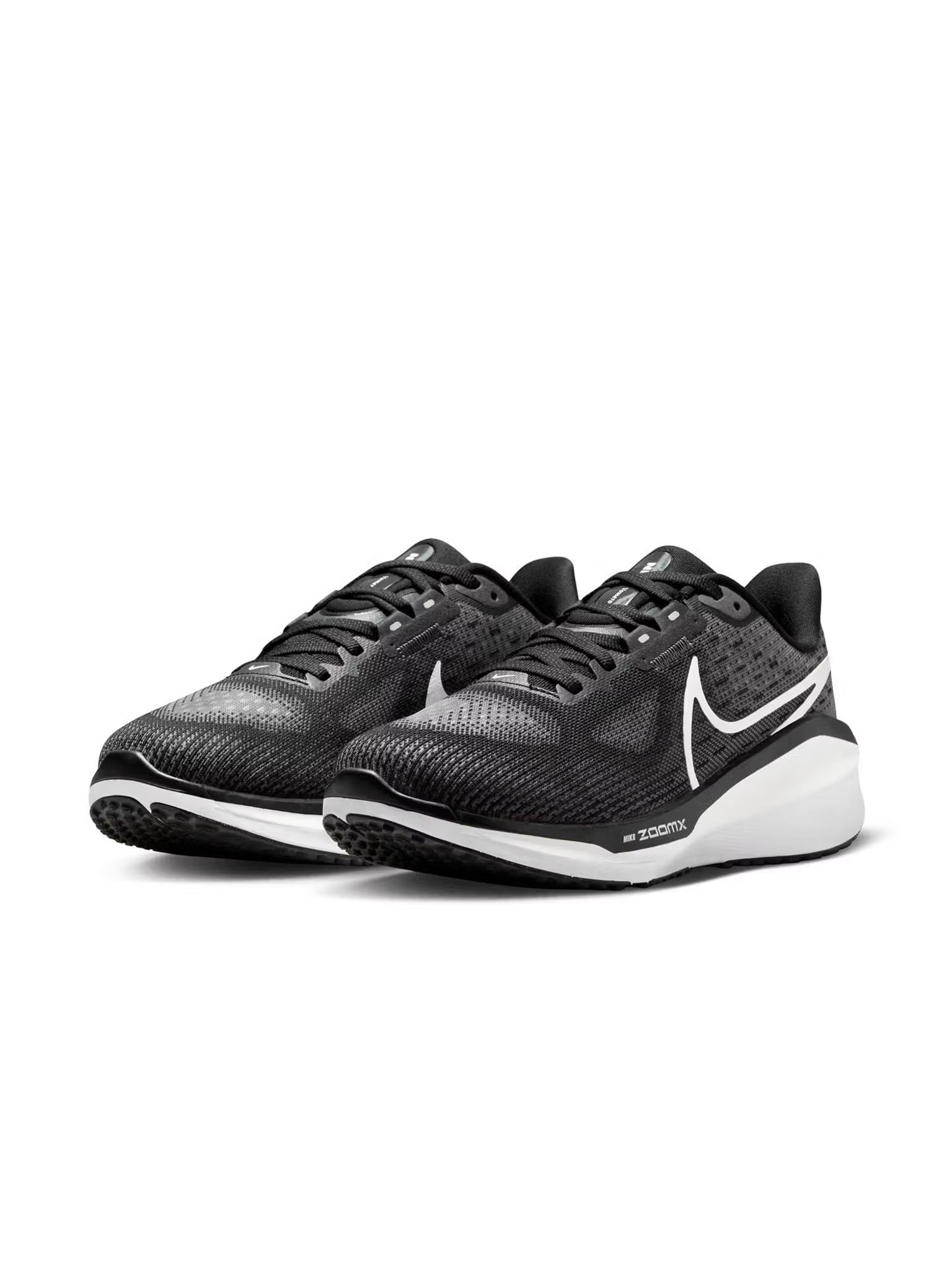 Nik.e vomero 17 wide black white 101