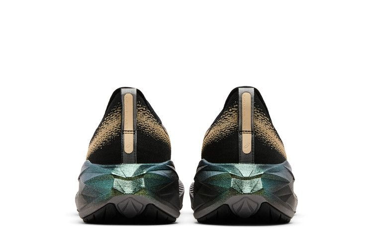 asicss Black Novablast 4 Platinum Champagne