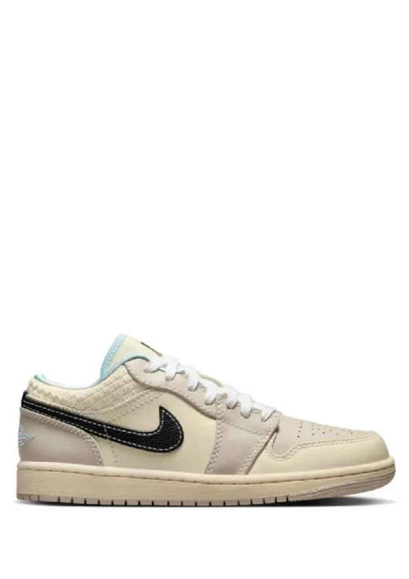Nikee jordan 1low se sanddrift glacier blue