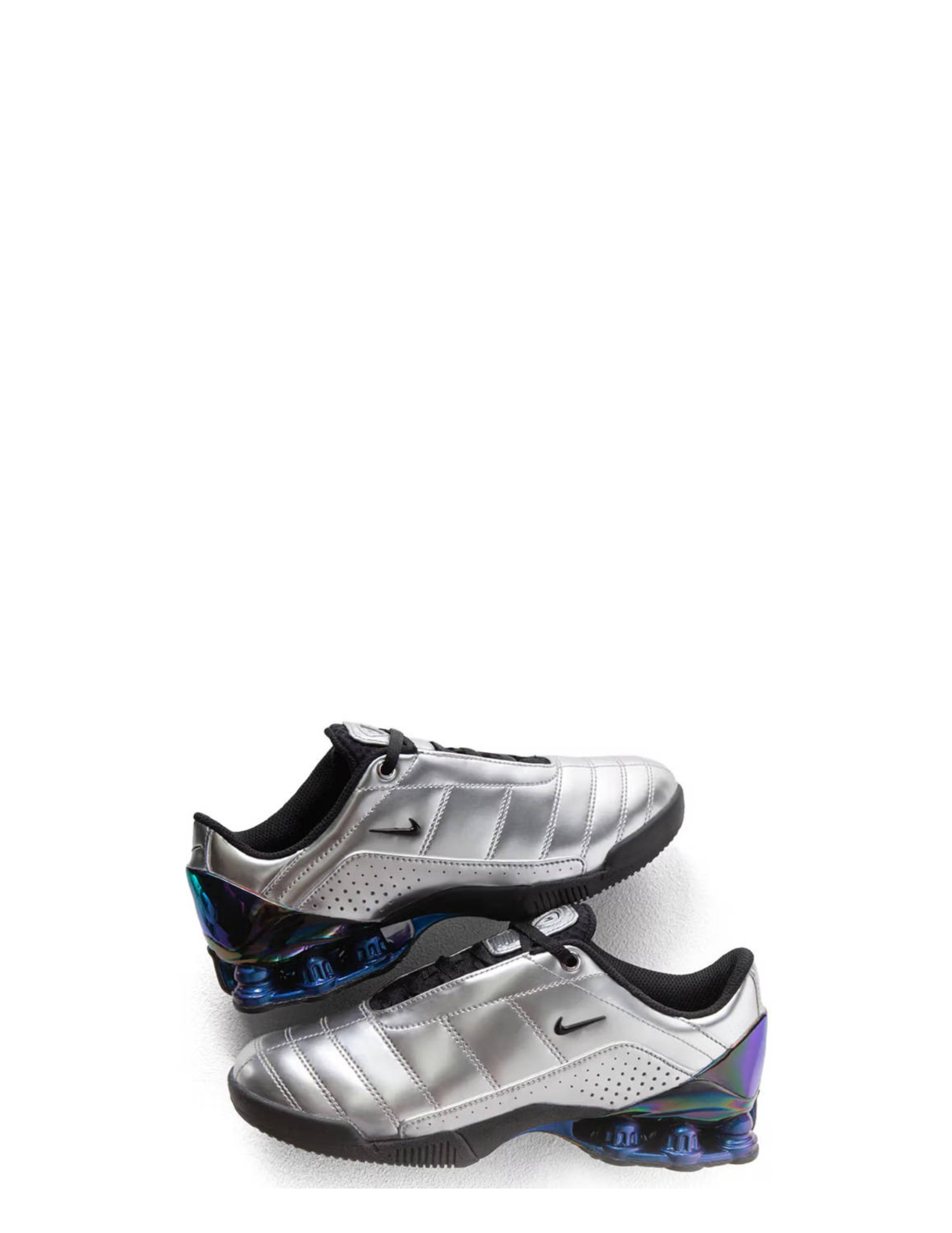 nikee. total 90 secutor shox magia metallic silver