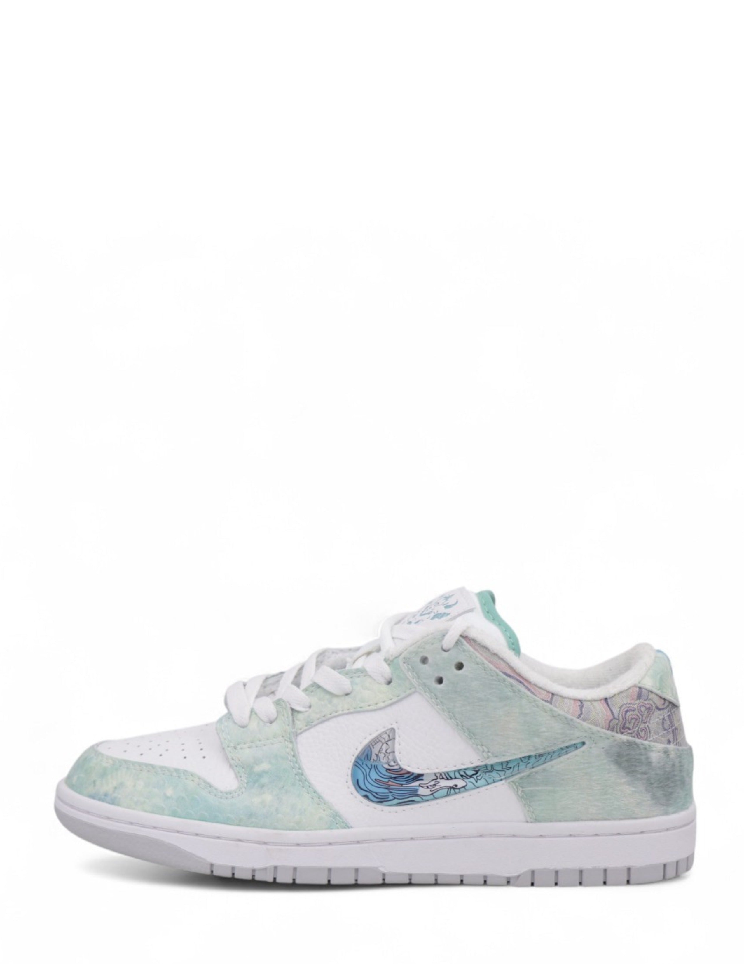 Nik e SB Dunk Low Year Of The Dragon Steam Puppet