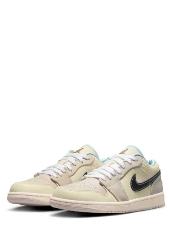 Nikee jordan 1low se sanddrift glacier blue