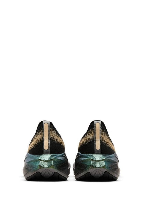 asicss Black Novablast 4 Platinum Champagne